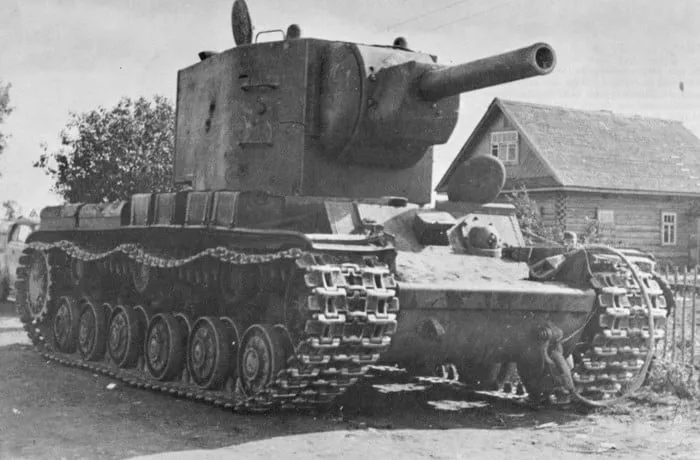 Российский танк КВ-2.