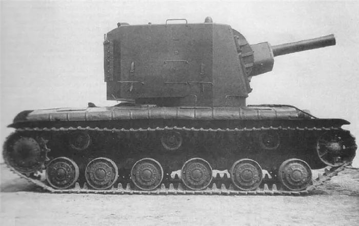 Прототип КВ-3 перед стрельбой, Кировский завод, февраль 1940 года. Основные различия между ранней оригинальной башней и 