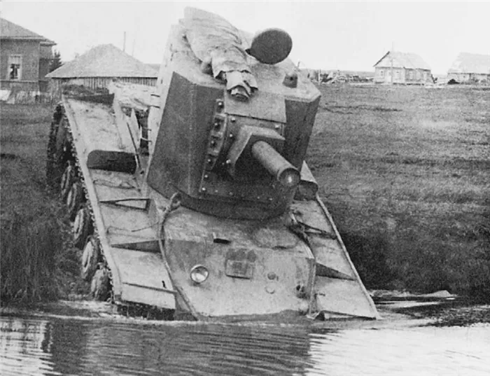 Танк КВ-2 (У-1) во время испытаний под Ленинградом в июне 1940 года.