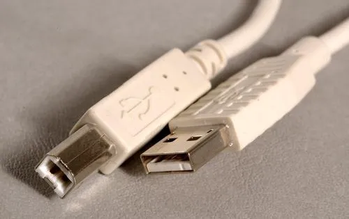 Белый USB-кабель
