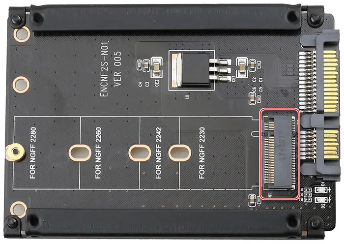Установите адаптер M.2 SSD в разъем SATA